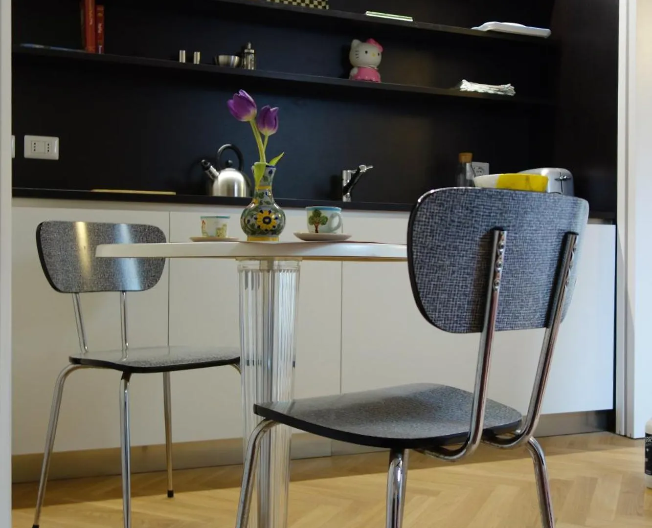 Charming Suite On The Roofs Of Navigli ميلان شقة
